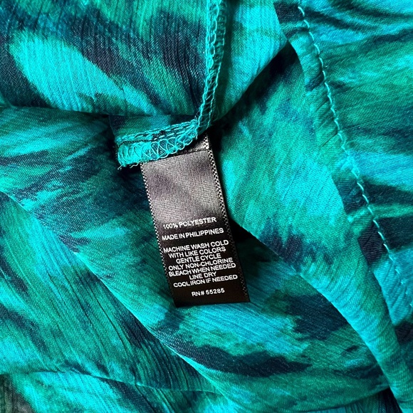 ⭐️BOGO FREE⭐️ EUC EXPRESS Blue Short Sleeve Blouse - Picture 8 of 8